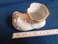 But porcelanowy z pięknym wzorem kwiatowym Chodzież