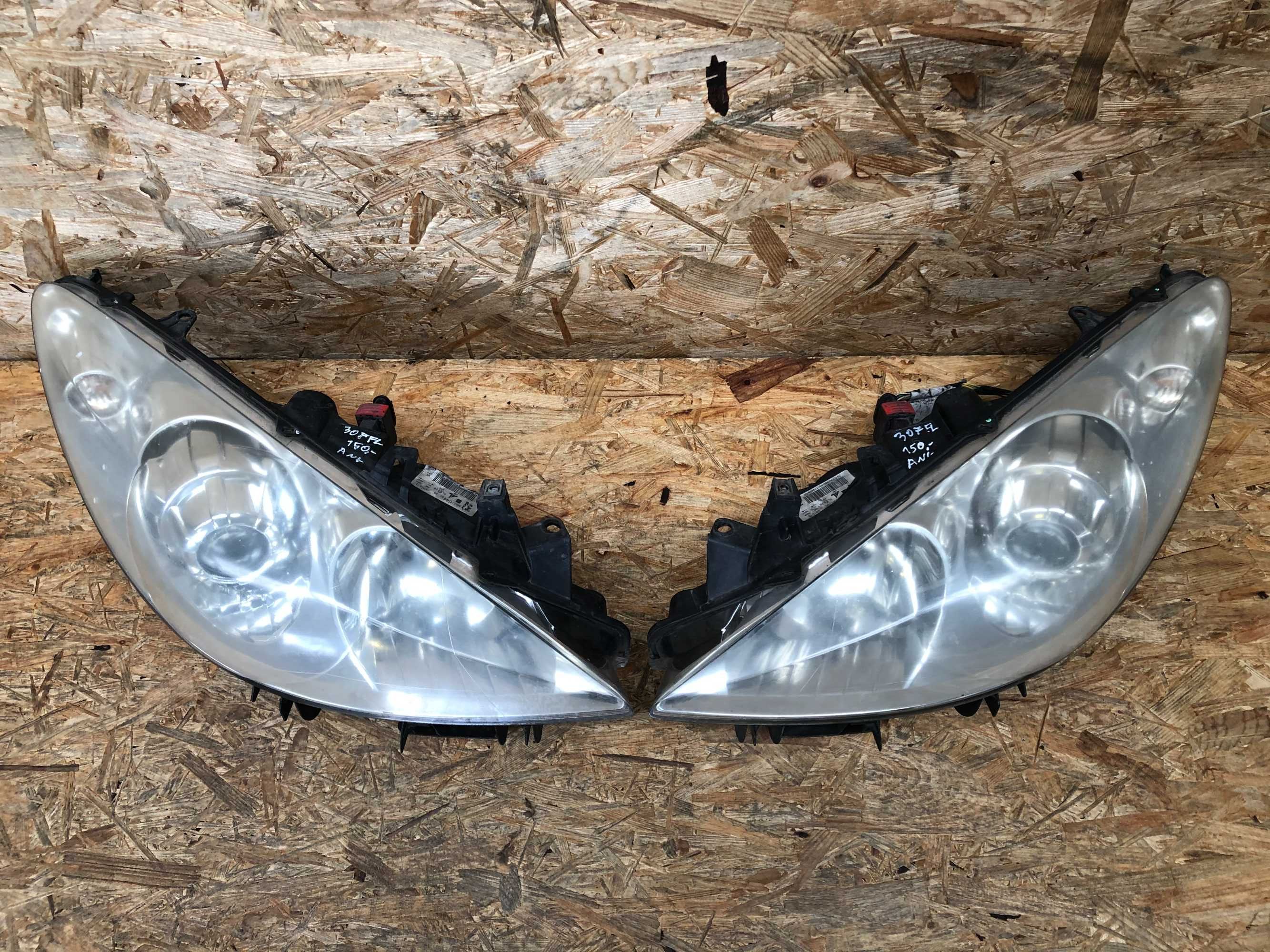 Lampa/reflektor przedni peugeot 307 lift