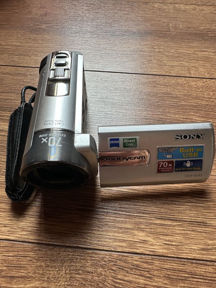 Продам видеокамеру Sony DCR-SX45E.