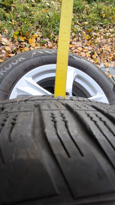 Felgi aluminiowe i opony zimowe Hyundai 5x114.3 
215 70 R16
