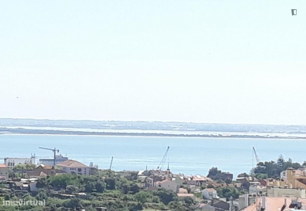 Quarto - localizado em Olaias Lisbon