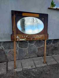 Stare lustro owalne fazowane w obudowie.