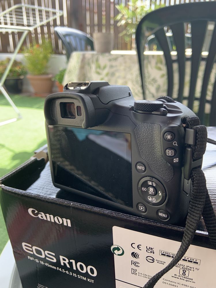 Canon EOS R100 - usada 1x
