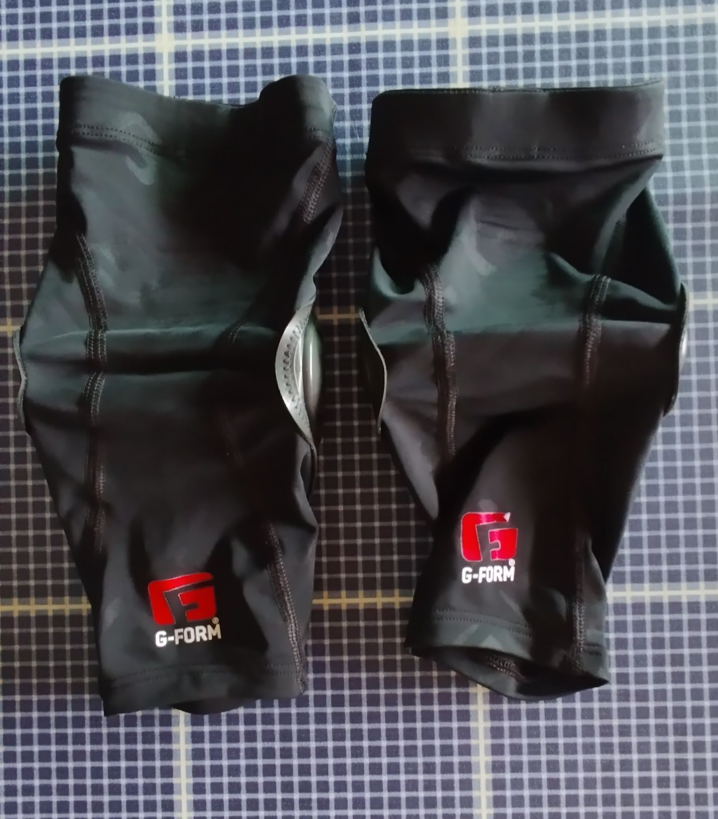 Joelheiras G FORM PRO XS novas.