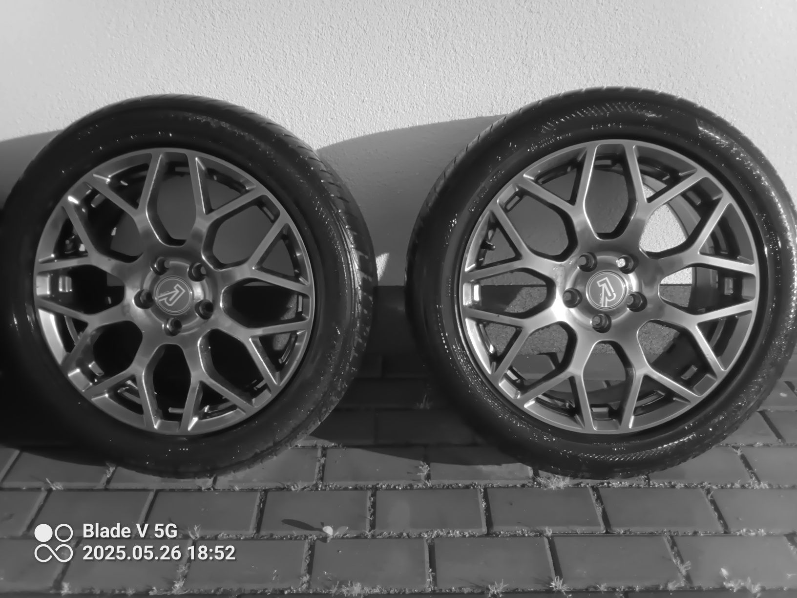 Felgi aluminiowe z oponami