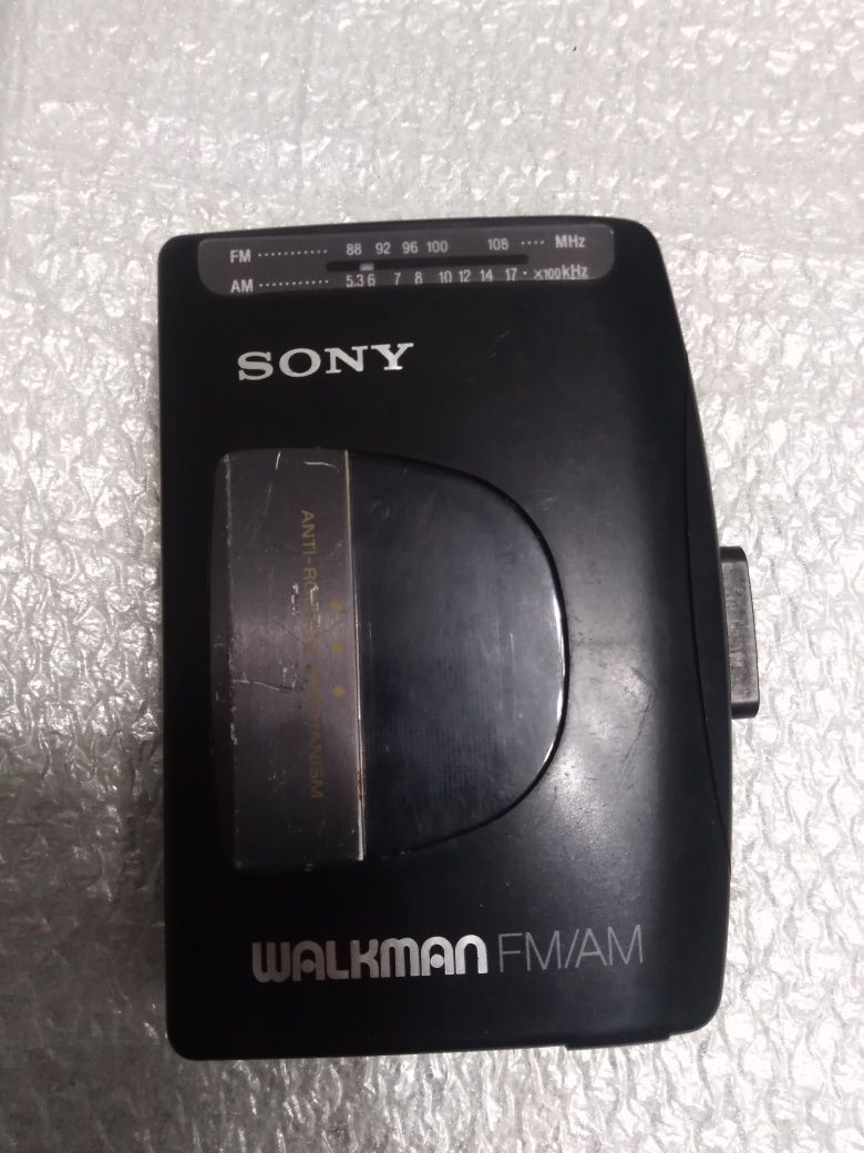 Кассетный плеер SONY WALKMAN FM/AM