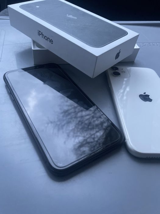 Iphone 11 64 gb biały i czarny