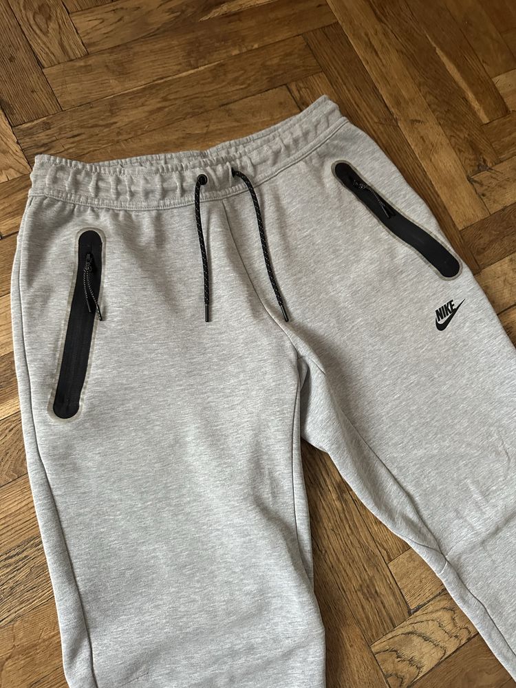 Оригінальні штани Nike tech fleece Sportswear M size