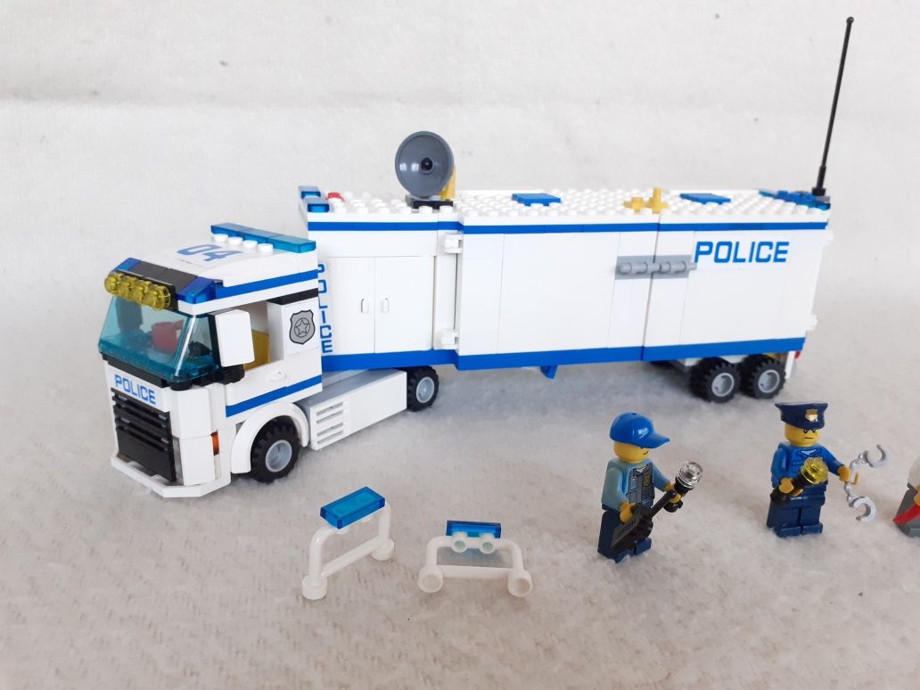 Lego City 60044 - Mobilną jednostką policji