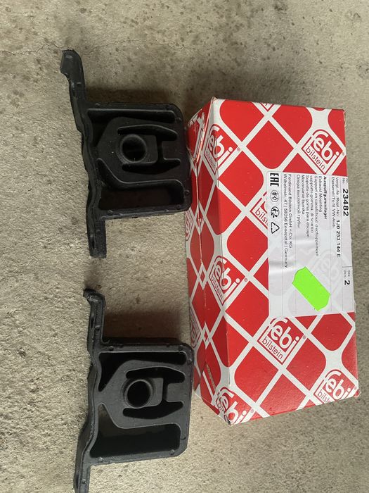 продам подушки крепления глушителя шкода тур а4