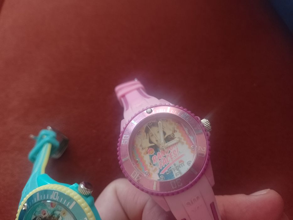 Dwa zegarki am pm