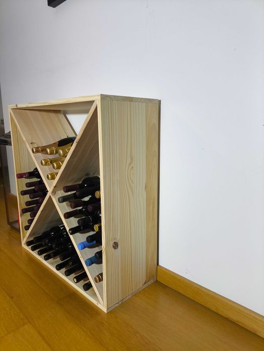 Garrafeira de madeira em pinho não tratado para até 90 garrafas