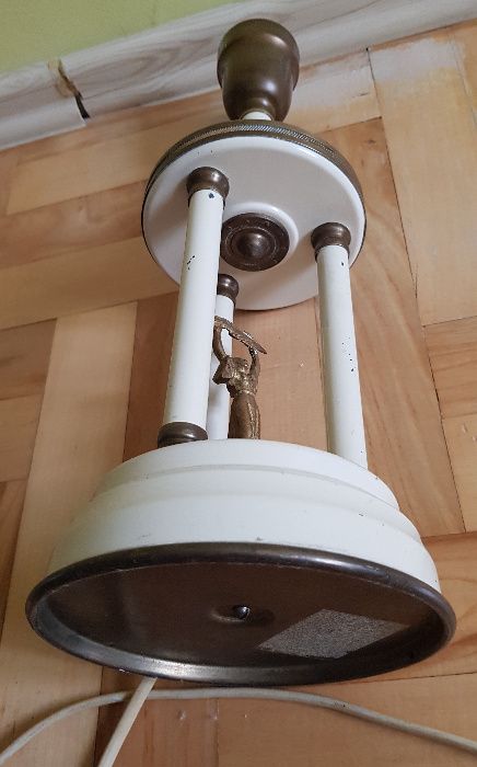 Lampa stołowa na kolumnach z figurką