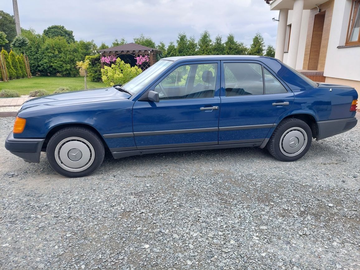 Mercedes 124 85 rok bez rdzy 2 lata w kraju polecam zobacz warto