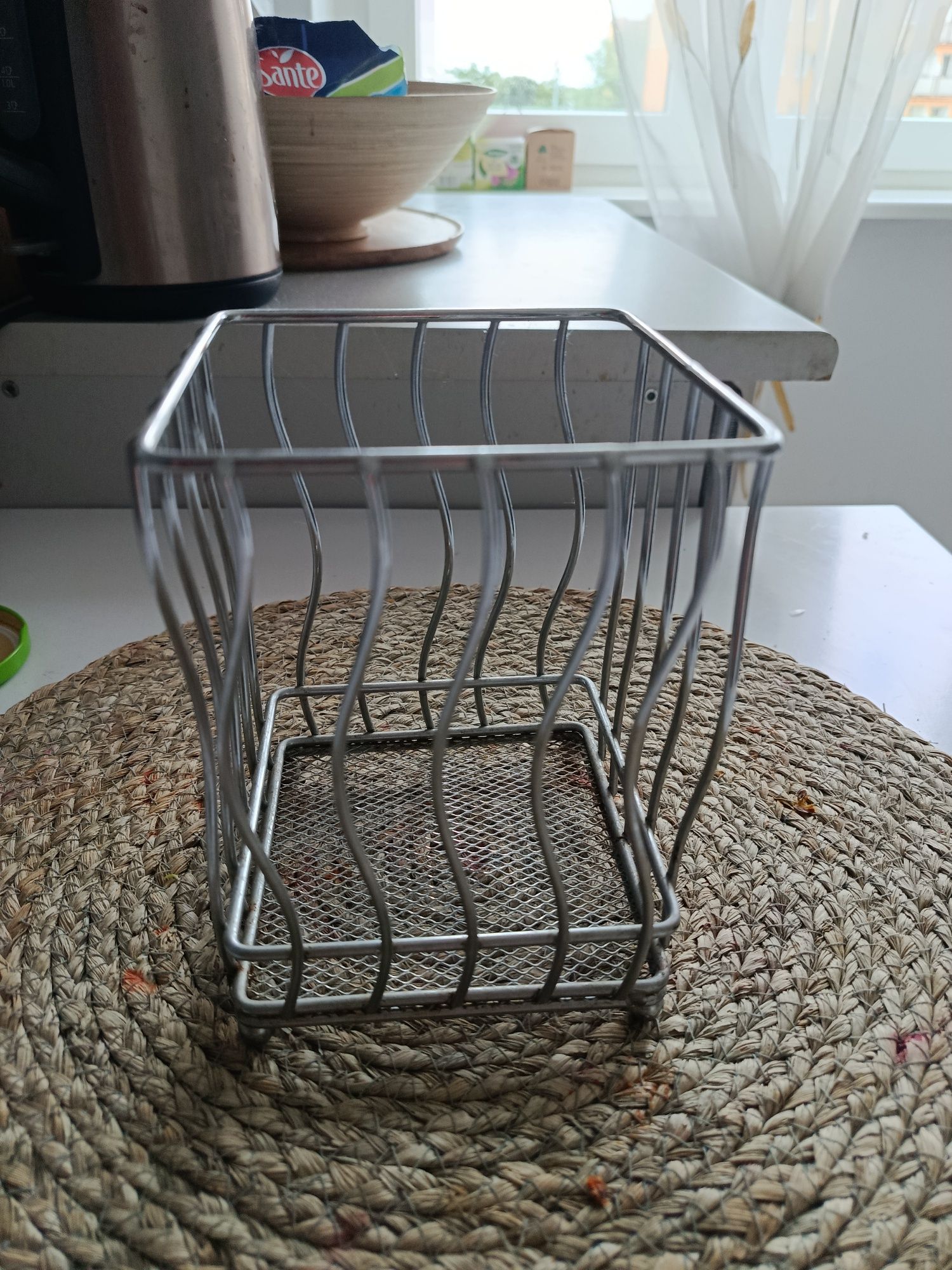 Pojemnik na ręczniki papierowe