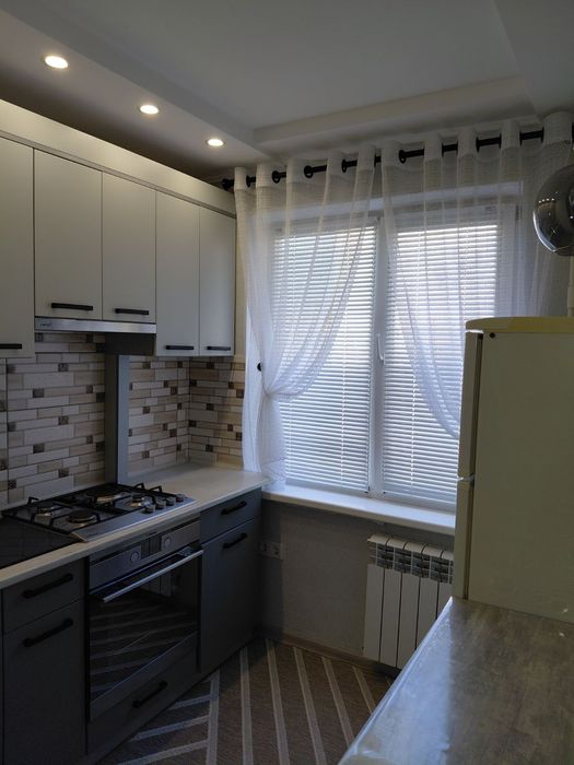 Продам двохкімнатну квартиру, Інгулець