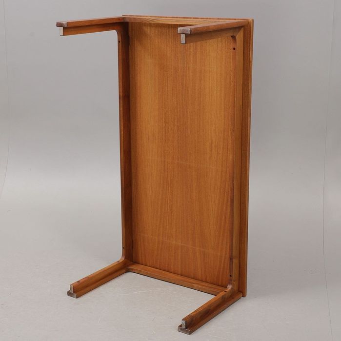 Stolik kawowy ława szwedzki orzechowy, druga połowa XX wieku