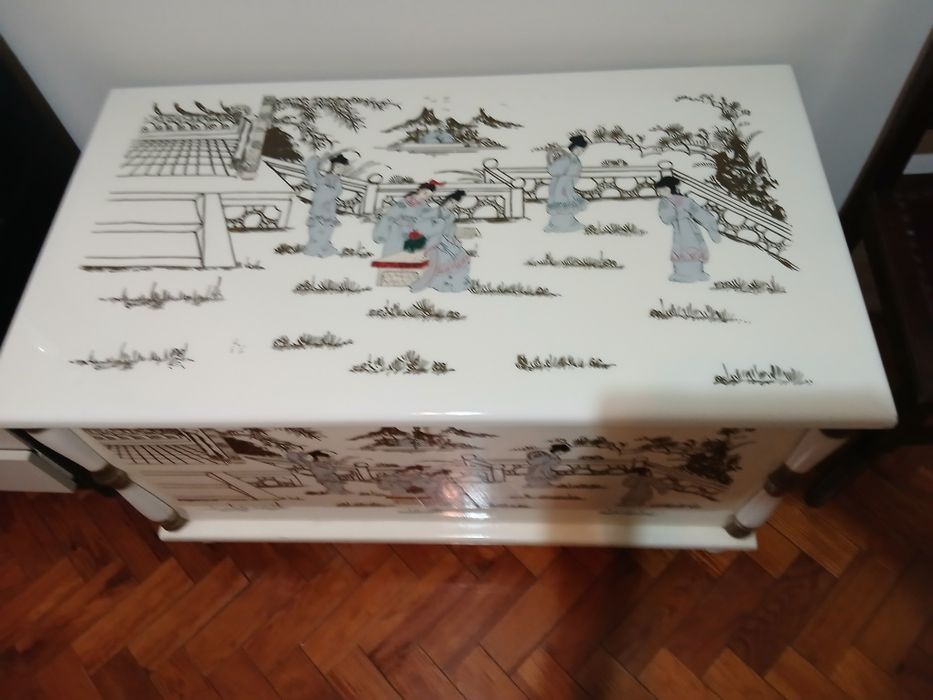 Baú madeira maciça