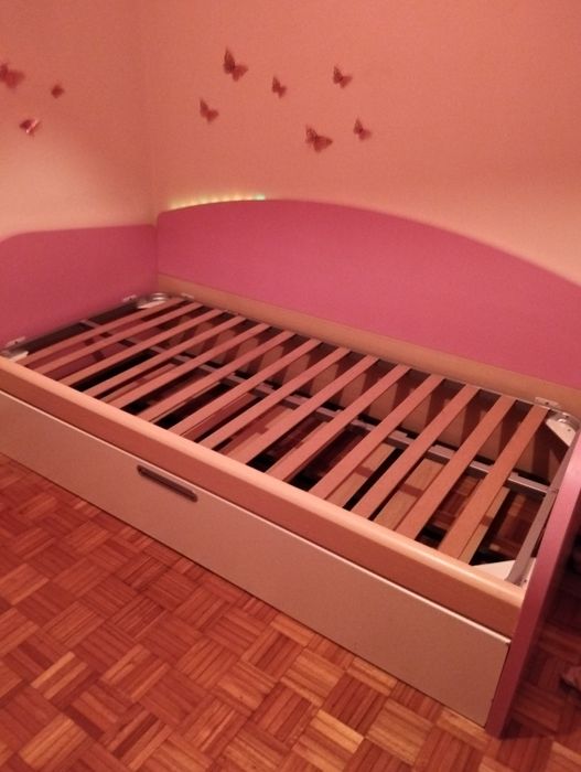 Cama dupla com 1 colchão