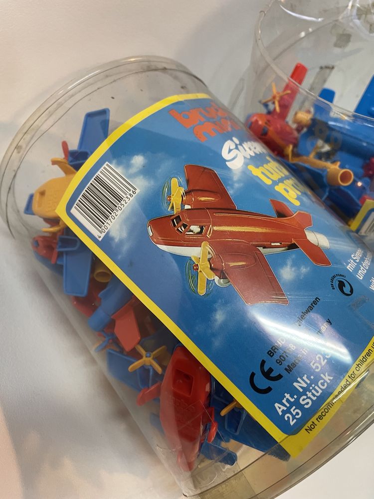 Avião com apito Brinquedo “brinde”