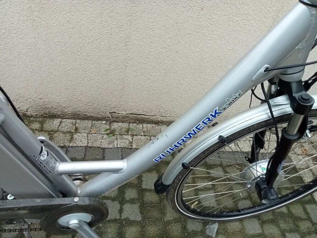 Rower elektryczny damka ruhrwerk ,24 v,250w, uszkodzona