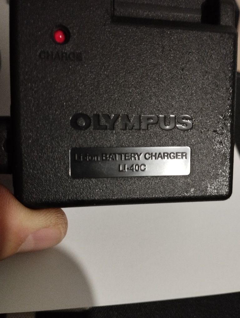 Carregador de bateria Olympus LI 40 C