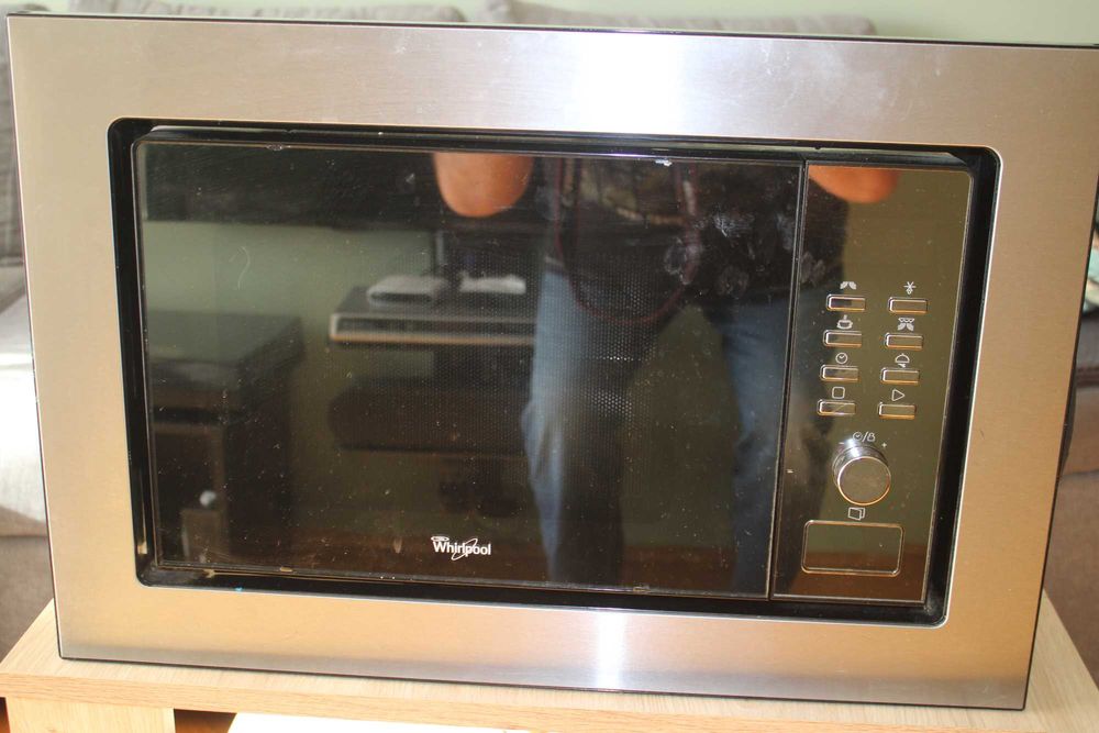 Kuchenka mikrofalowa do zabudowy  Whirlpool AMW 100 IX