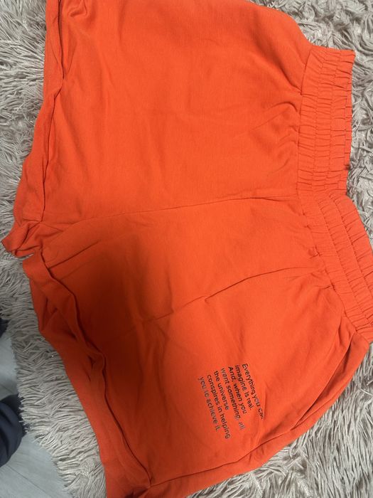 Літній костюм футболка та шорти яскравого червоного кольру