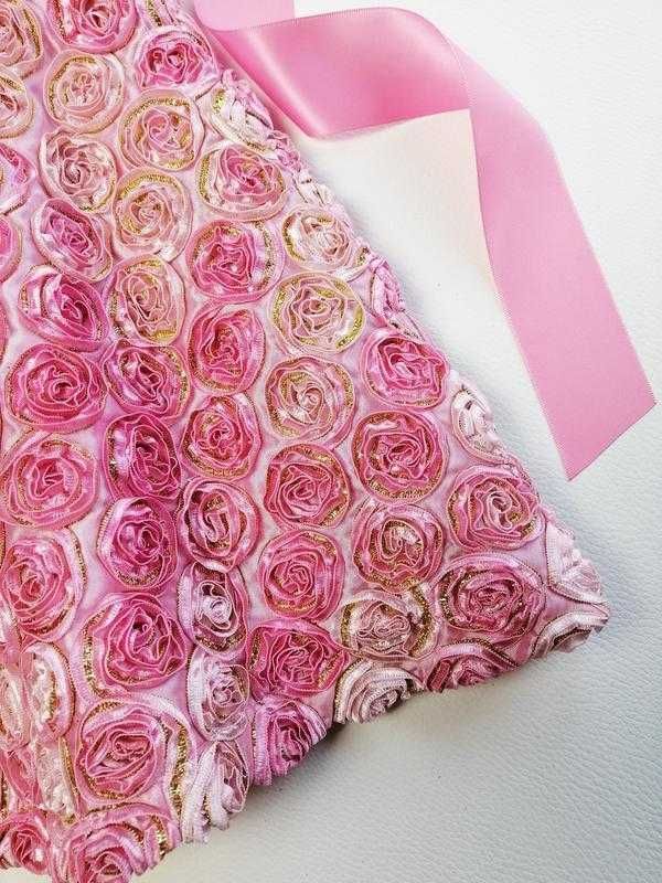 Роскошное розовое платье в цветы