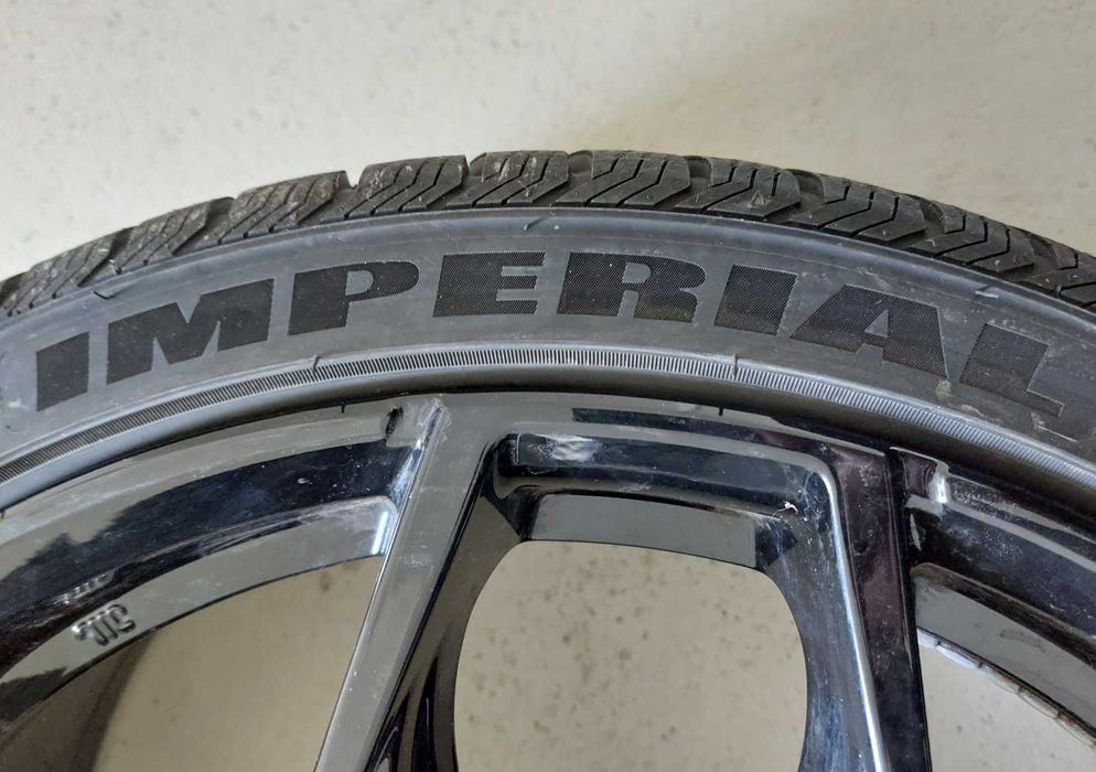 Розпаровка ~7,5мм Imperial Snowdragon UHP 225 35 19 зима Golf Octavia