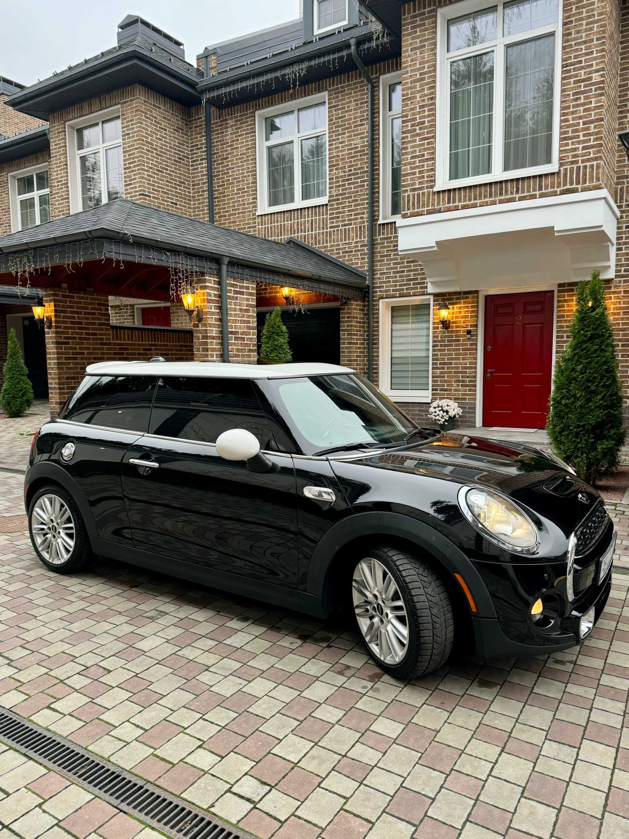 MINI Cooper S 2016, 2-літровий турбований двигун, шкіряний салон.