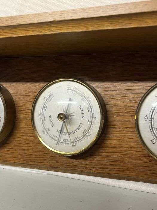 Półka i stacja pogodowa barometr drewno dąb
