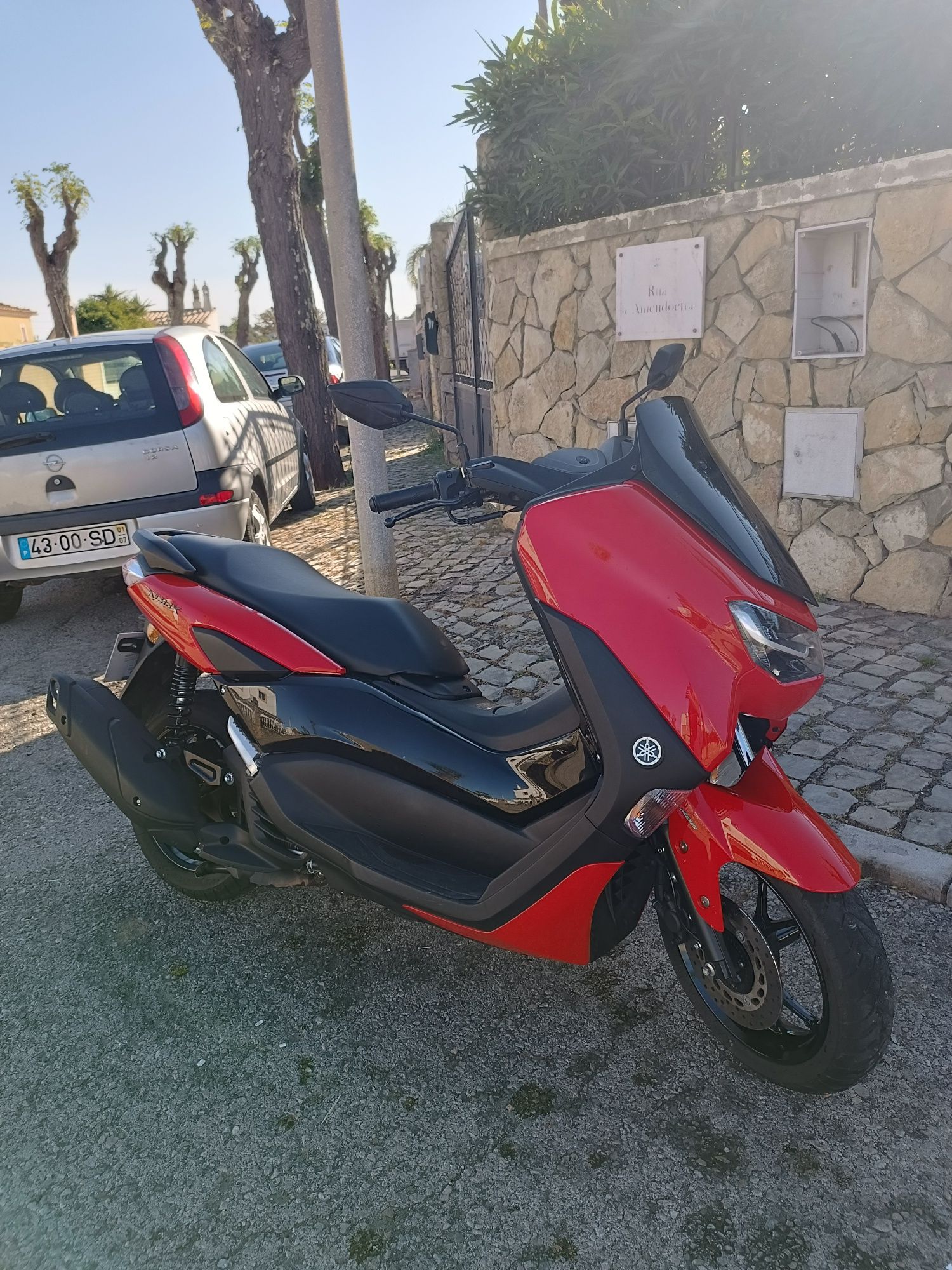 N-Max 125Cc vermelho brilhante
