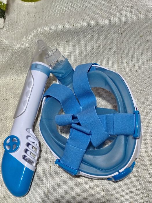 Маски для снорклінгу.