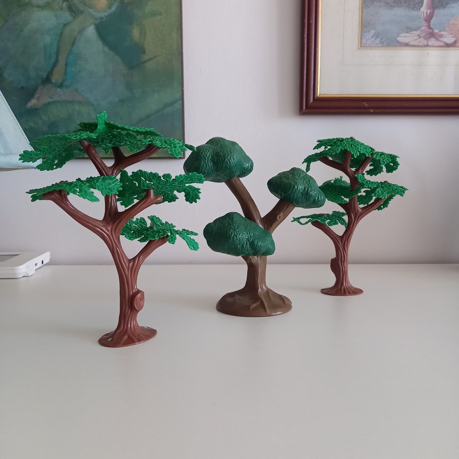 Urocze 3 drzewka 15 cm plastikowe gumowe drzewo ozdoba figurka zabawka