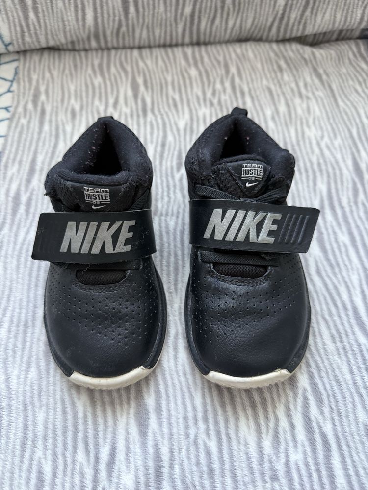 Кросівки на хлопчика nike team hustle