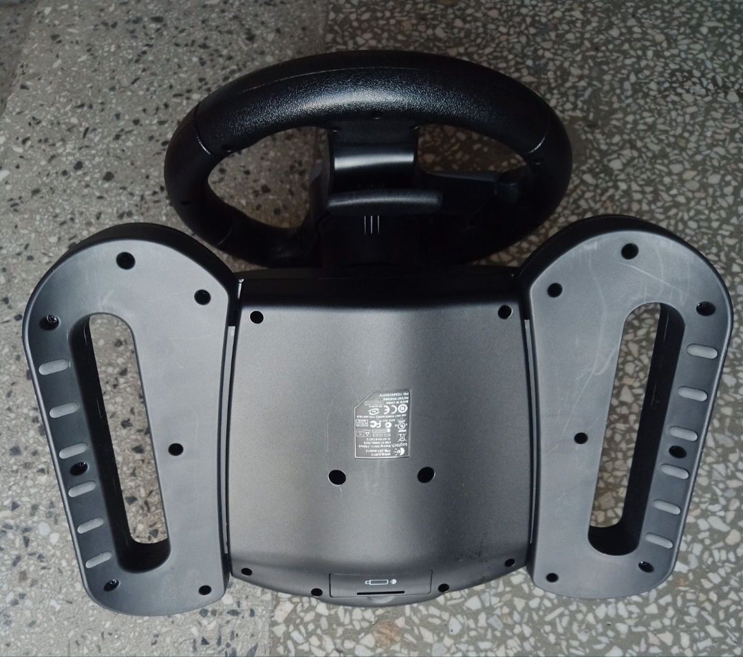 Kierownica LOGITECH dla PS3 - Driving Force Wireless.