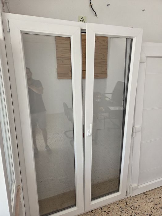 Janela (Porta) em PVC Branco/Castanho
