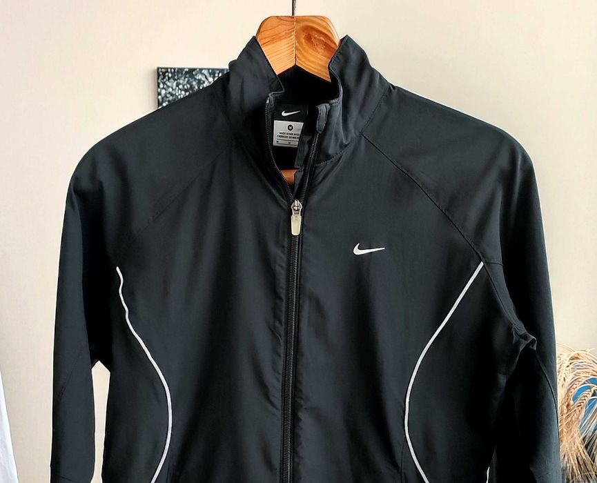 Жіноча спортивна куртка Nike