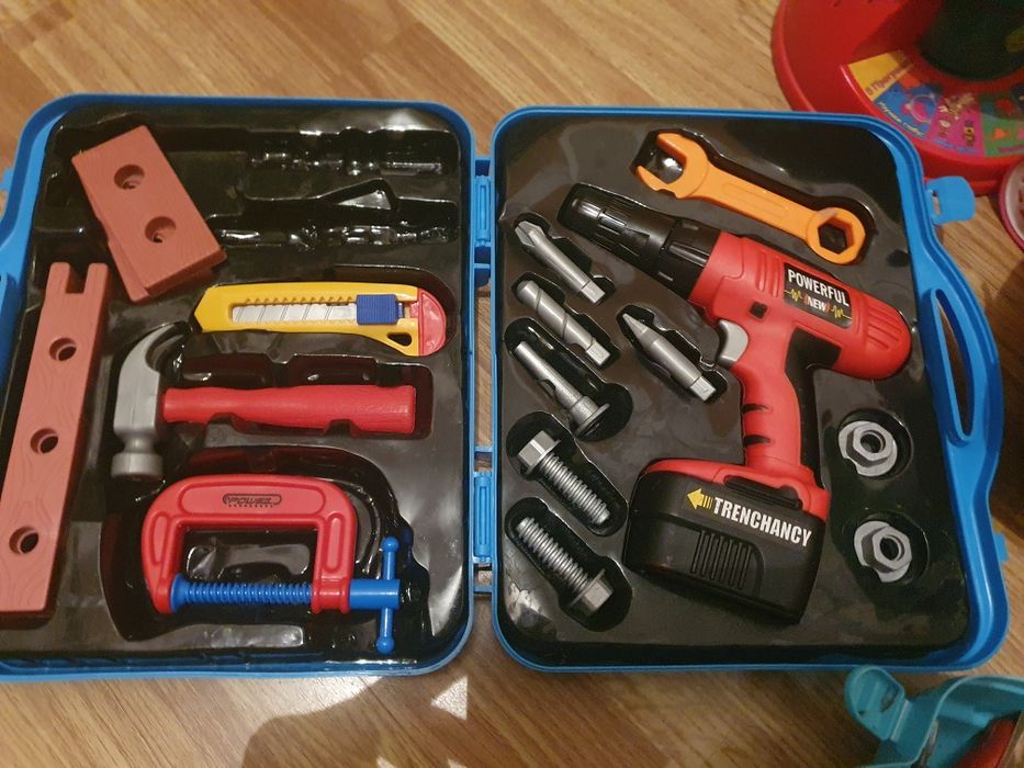 Много детских игрушек