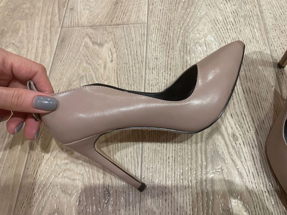 Туфлі на підборах