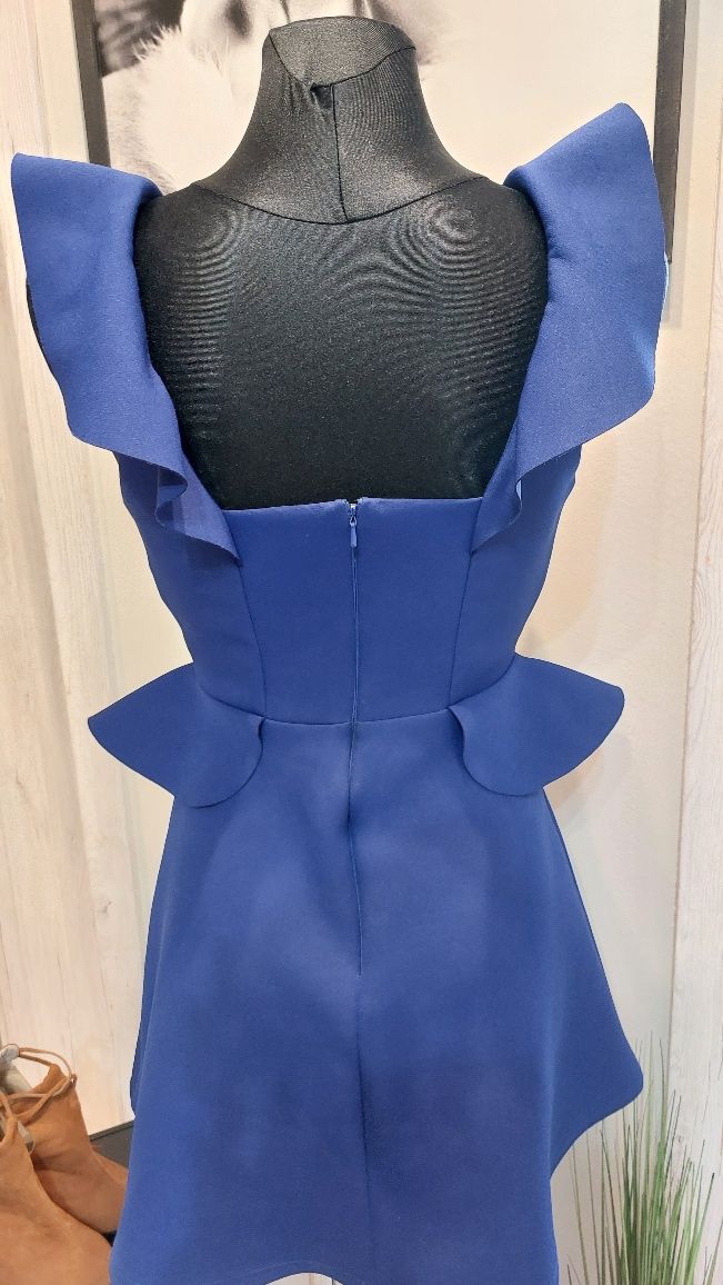 Chabrowa elegancka sukienka River Island