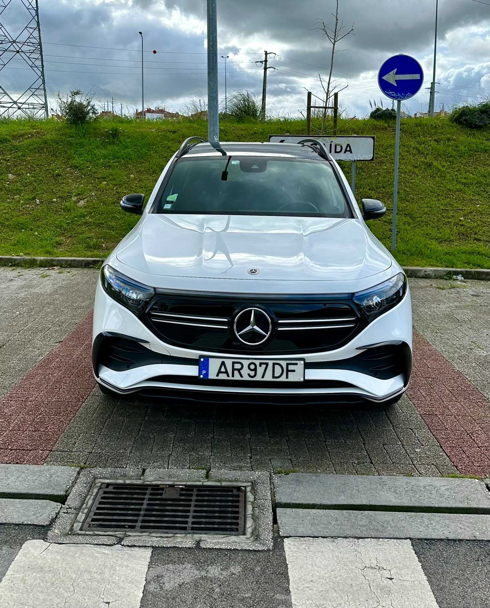 Mercedes Benz EQB 350 4Matic AMG Line 7 Lugares IVA Dedutível