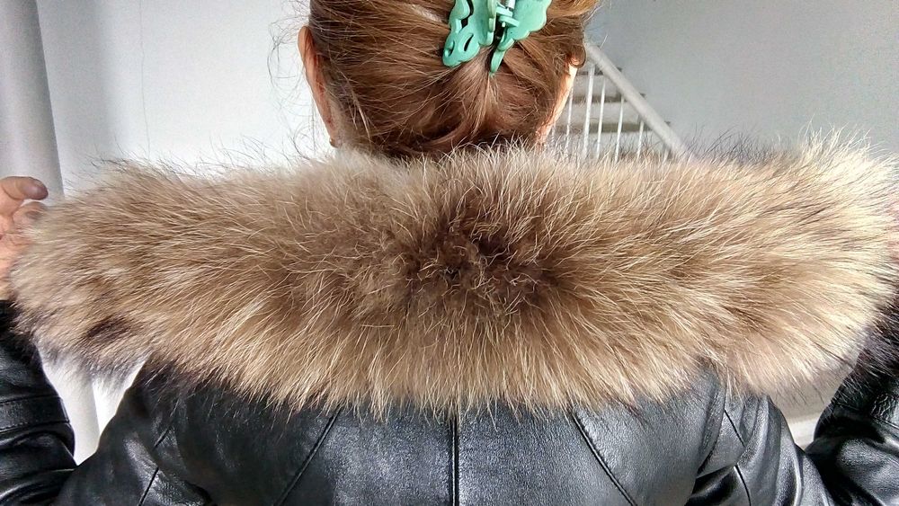 Меховой воротник.