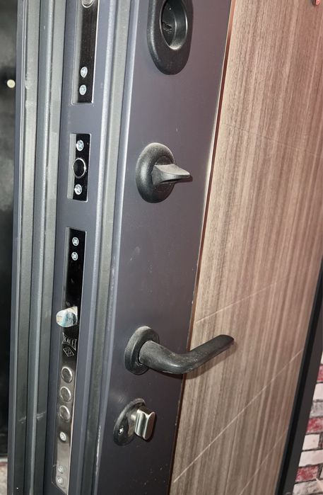 Вхідні двері у відмінному стані