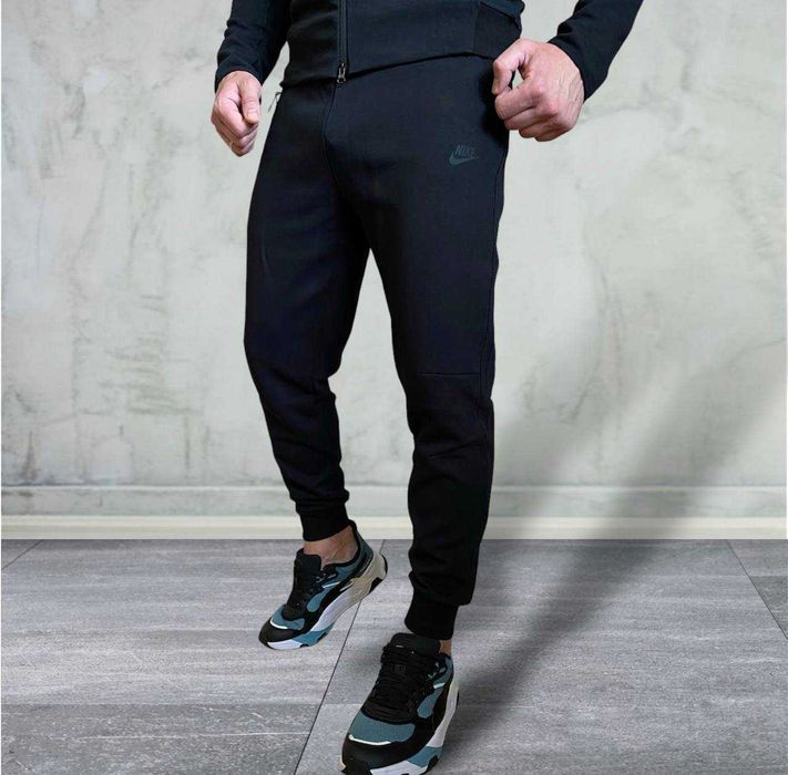 Чоловічий спортивний костюм Nike Tech
