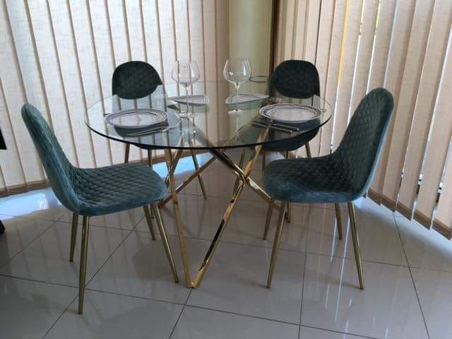 Mesa Sala Dourada / Cromada  + 4 CADEIRAS - NOVO