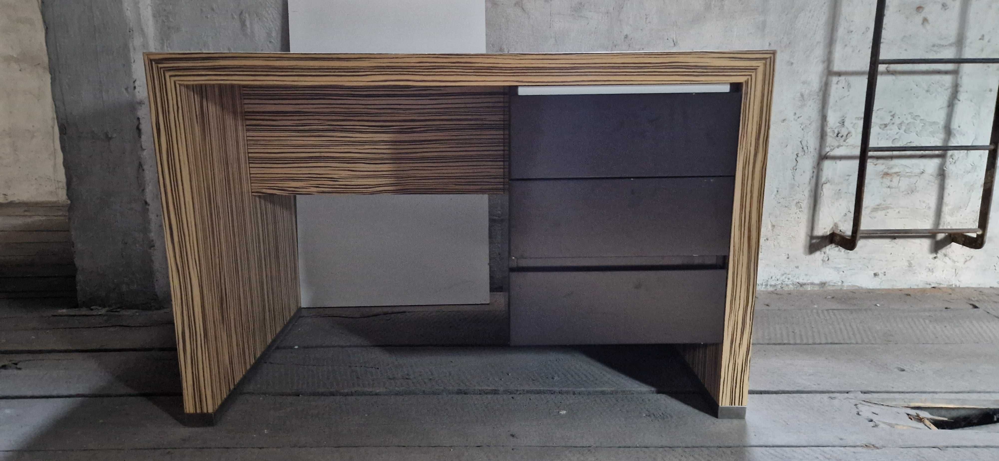 Biurko z okleiny Zebrano + lakierowany MDF | 120x70 cm | Blum | Design