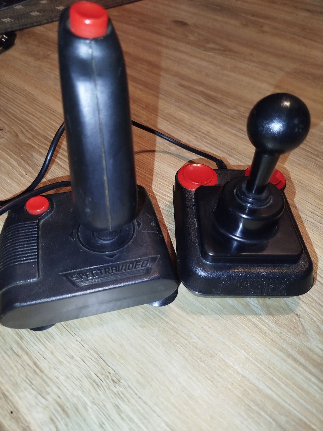Dwa joysticki do konsoli commodore/atari