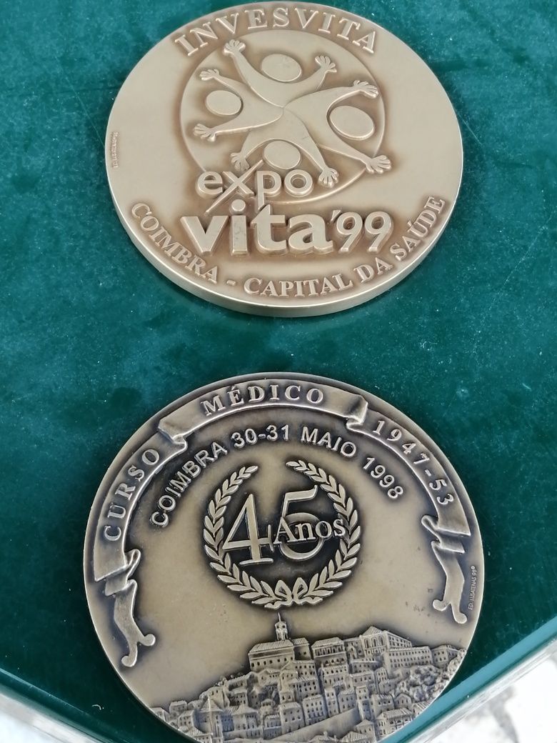 Duas Medalhas de Coimbra grossas